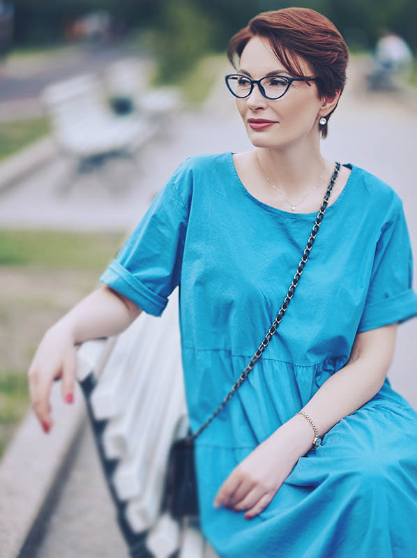 vertical woman bench 1.jpg
