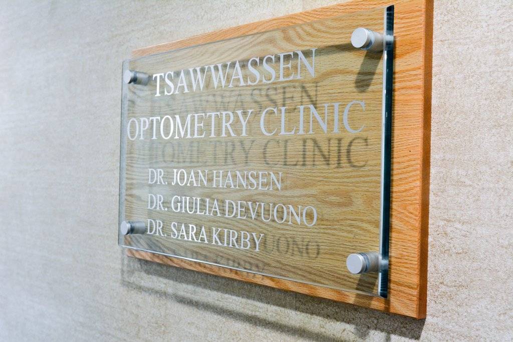 Sign "Tsawwassen Optometry Clinic"