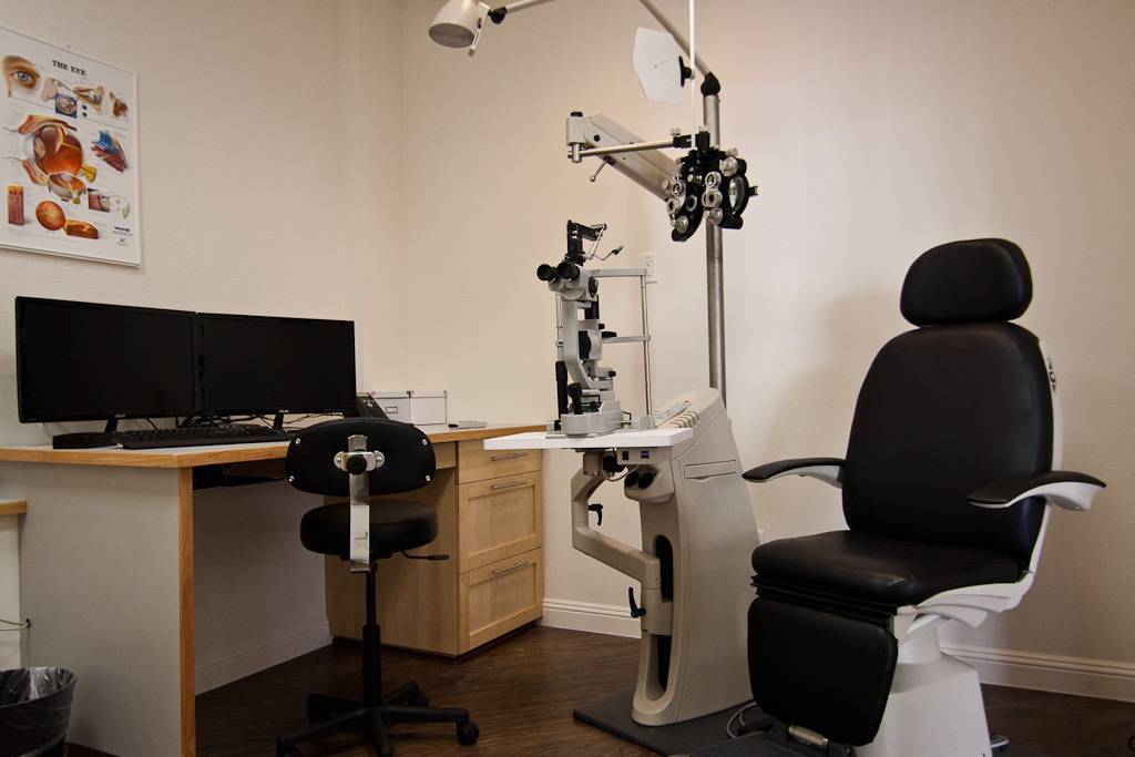 Eye exam room in River oaks optometry in River Oaks, CA